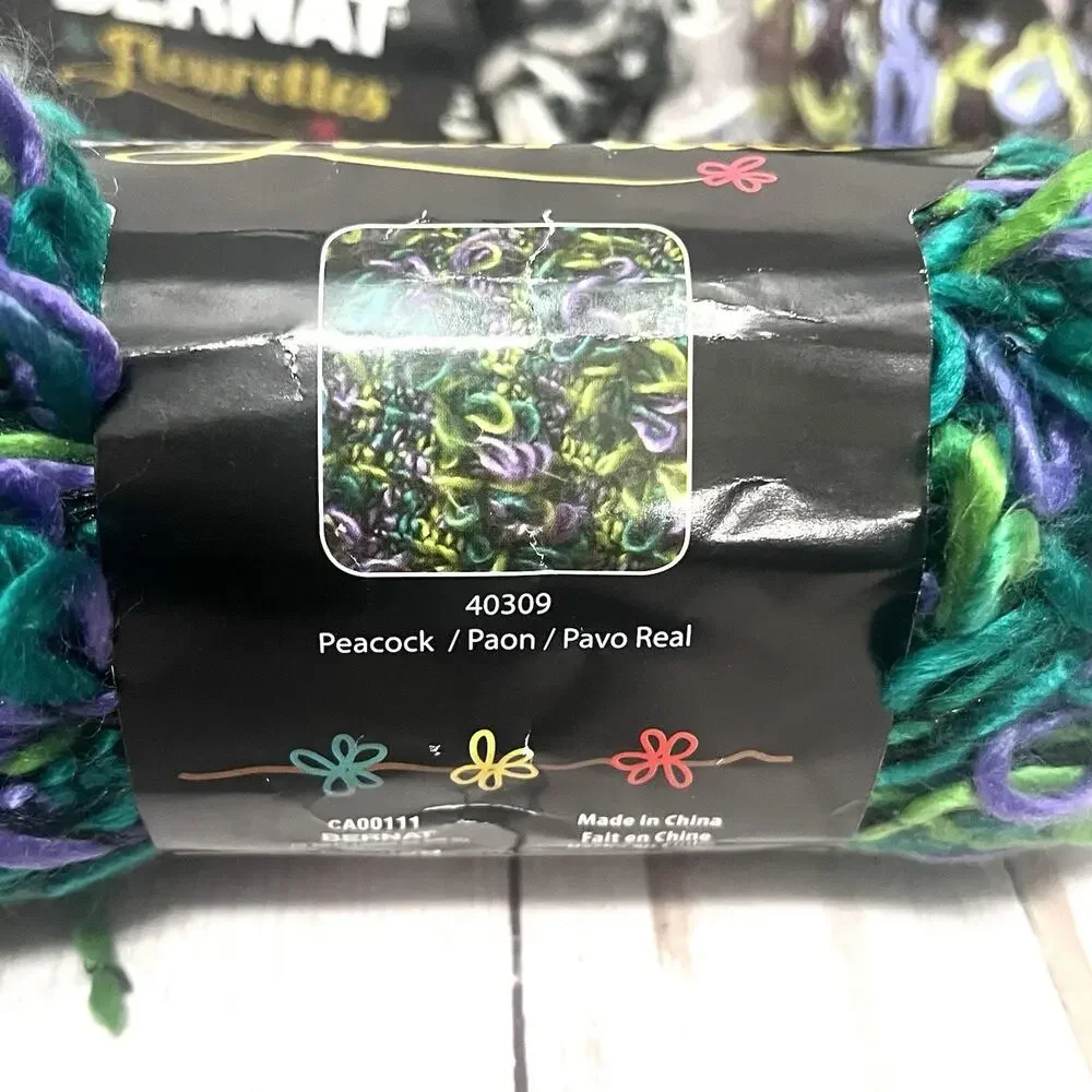 Bernat Fleurettes Yarn Loopy Scarf Knit Pattern 3.5 oz Lot of 4 Skeins